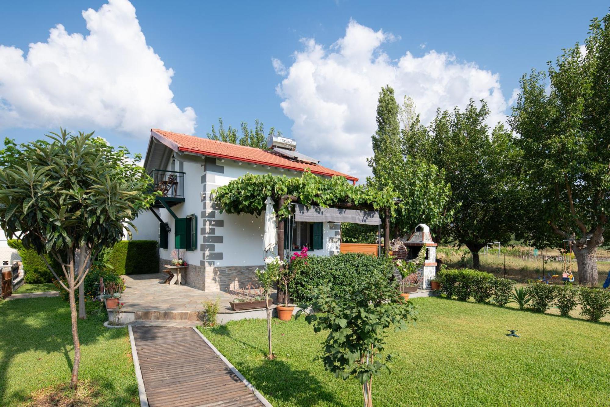 Pratsas House Holiday home *