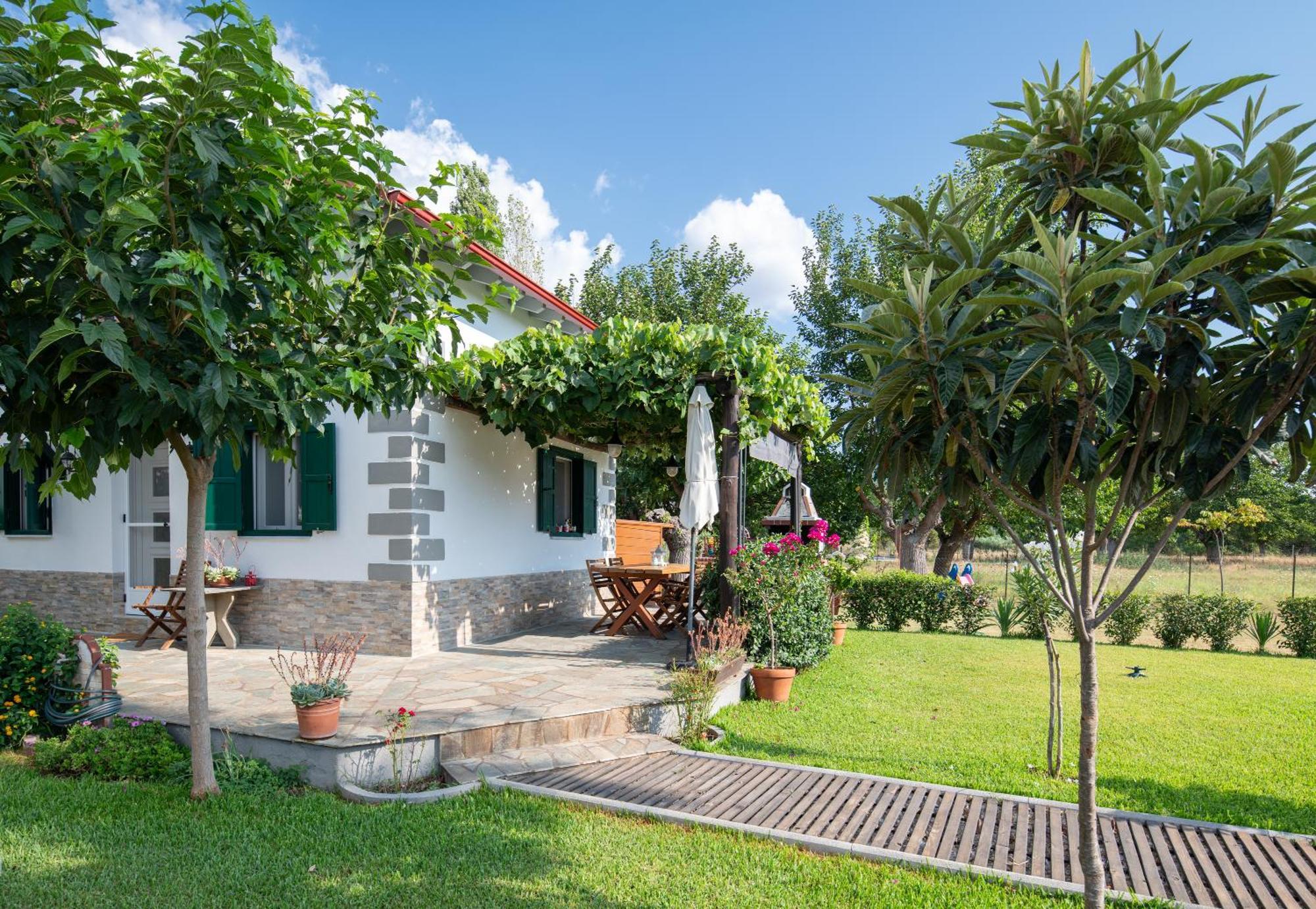 Pratsas House Case de vacanță *