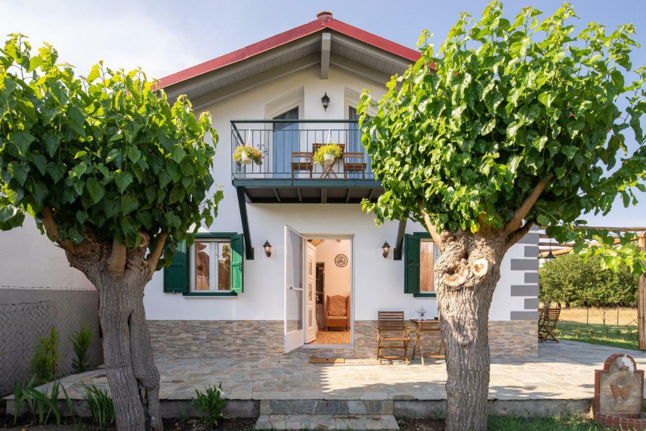 Pratsas House Case de vacanță *